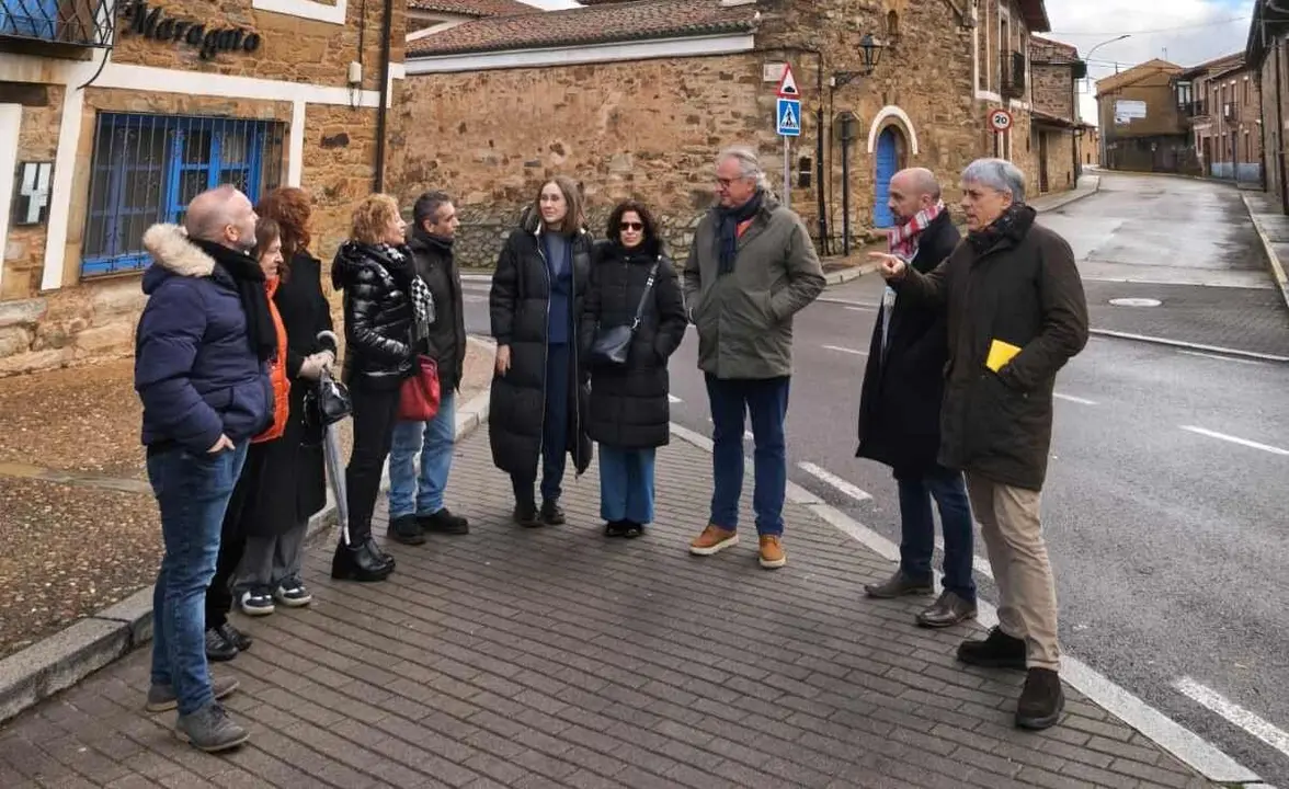La Comisi&oacute;n de Patrimonio durante su cita en Val de San Lorenzo.