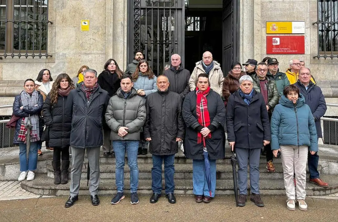Representantes institucionales, pol&iacute;ticos, sindicales y sociales, as&iacute; como miembros de las Fuerzas y Cuerpos de Seguridad del Estado, se citan ante la Subdelegaci&oacute;n del Gobierno para condenar el crimen de Mar&iacute;a Bel&eacute;n, de 52 a&ntilde;os, en Pontevedra.