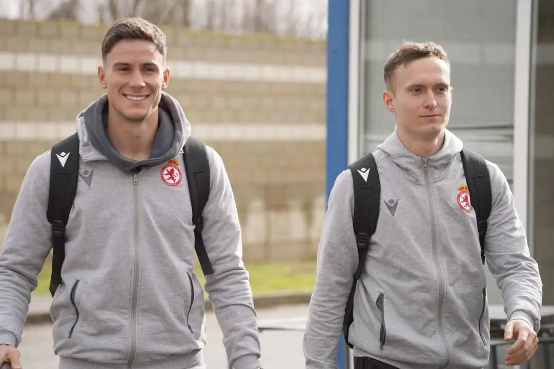 Los jugadores de la Cultural, en Le&oacute;n, en la antesala de su desplazamiento a Marbella.