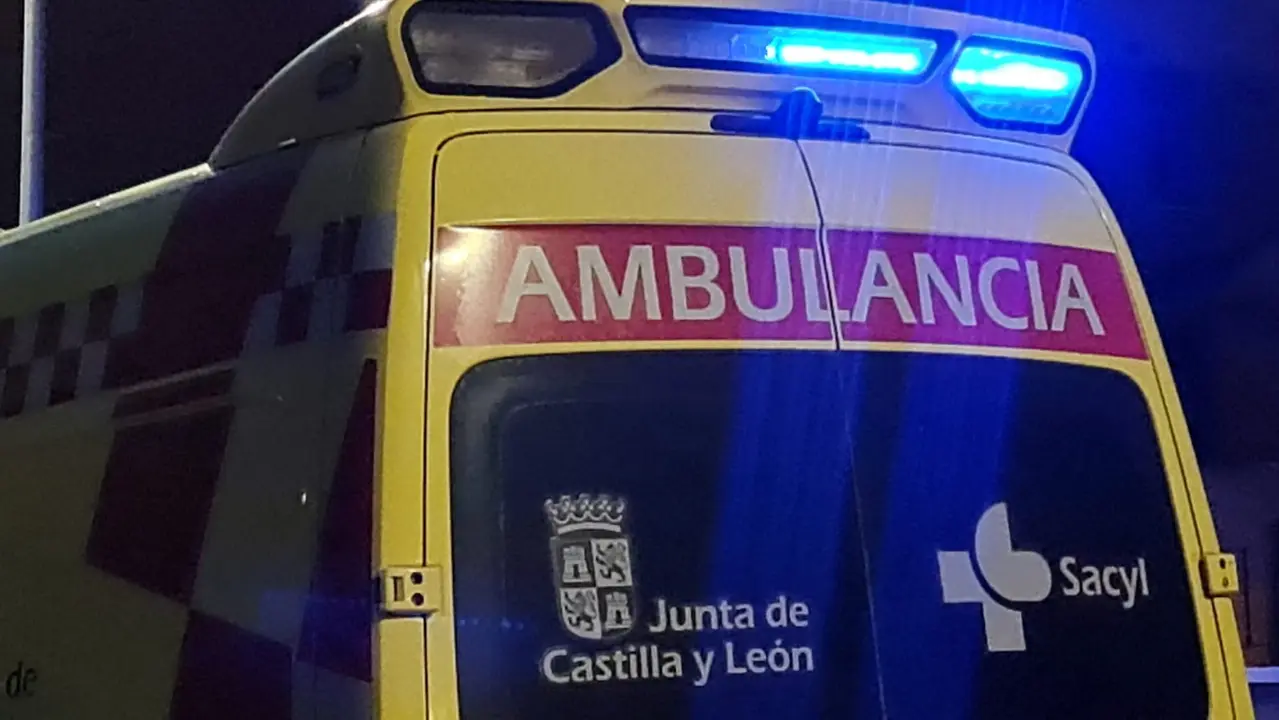 Imagen de una ambulancia de Emergencias Sacyl.