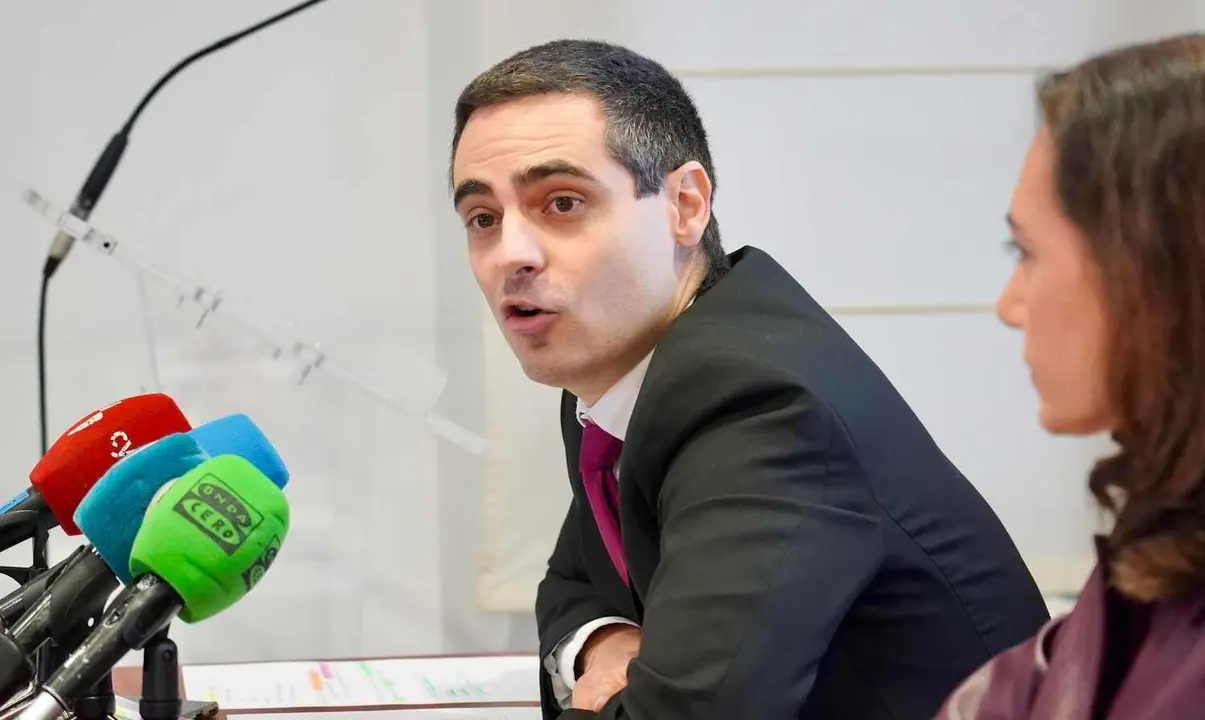 La secretaria general de Uni&oacute;n del Pueblo Leon&eacute;s, Alicia Gallego, junto al presidente, Carlos J. Salgado. Foto: Campillo