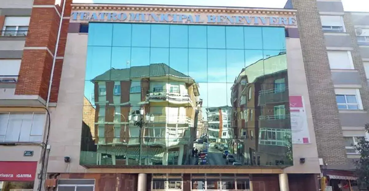 Fachada principal del Teatro Benaviere