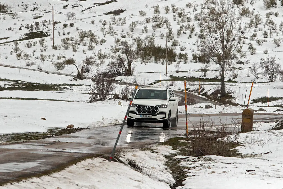 La nieve cubre los valles de la comarca de Arb&aacute;s, Le&oacute;n