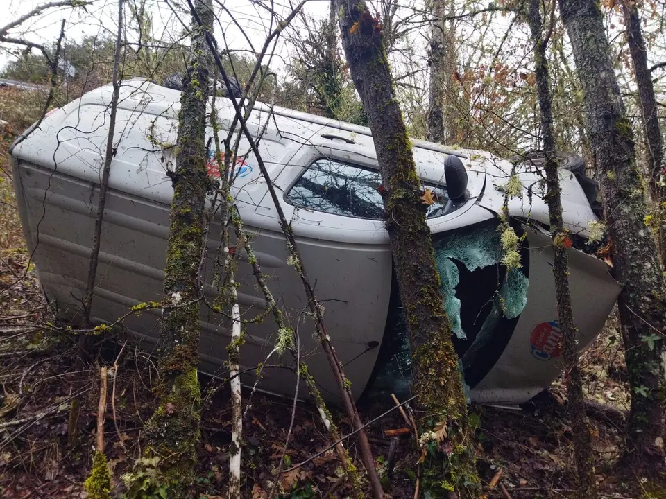 Imagen del furg&oacute;n tras el accidente.