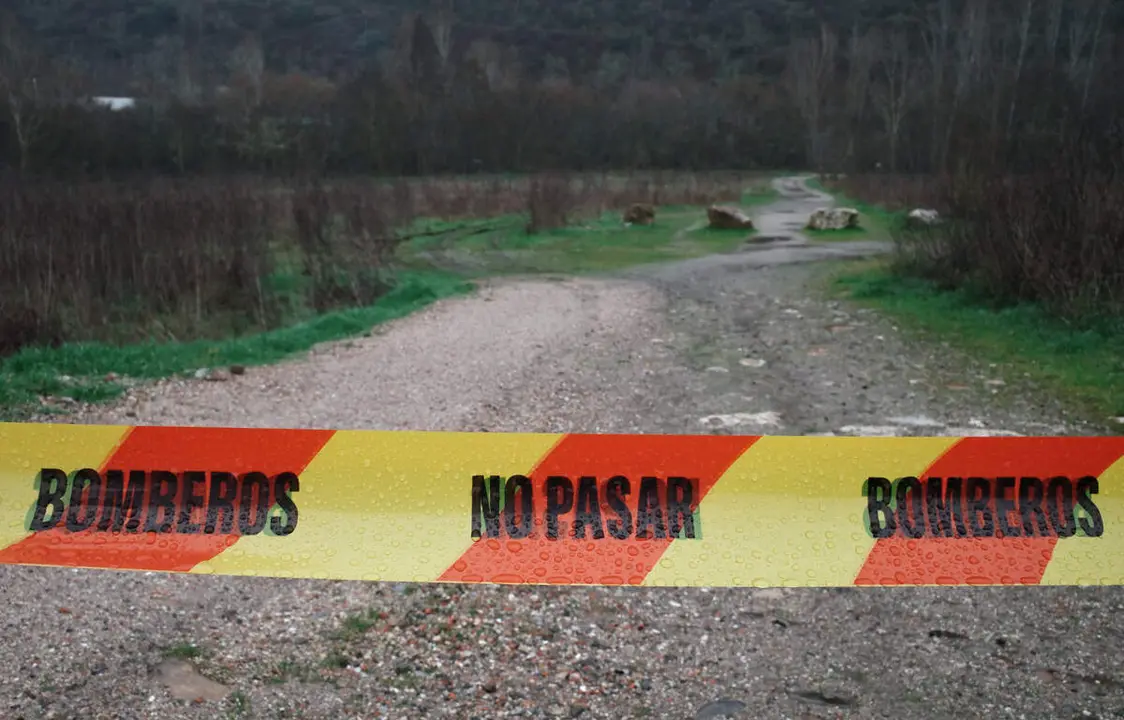 Accesos cerrados al paseo del r&iacute;o Sil a su paso por Ponferrada, debido al aumento del cauce por el temporal de lluvias