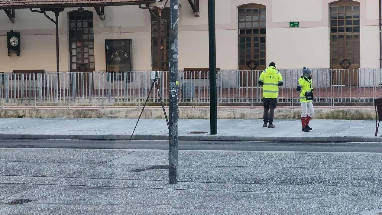 Trabajos de medici&oacute;n encargados por el Gobierno central para soterrar las v&iacute;as del tren