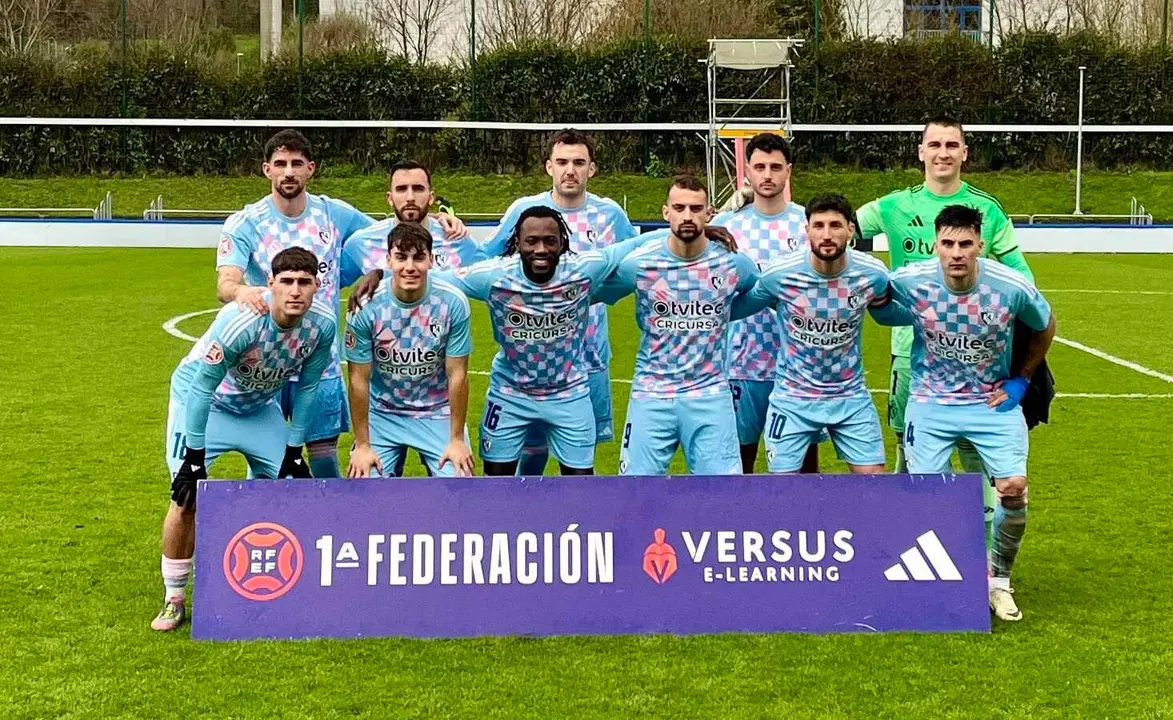 Alineaci&oacute;n inicial de la Ponferradina, un equipo que finalmente se llev&oacute; los tres puntos.