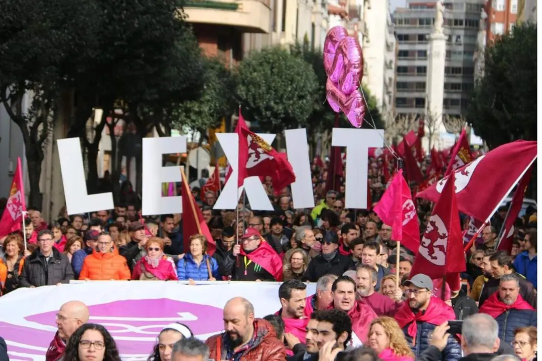 Imagen de archivo de una manifestaci&oacute;n por el Lexit en Le&oacute;n.