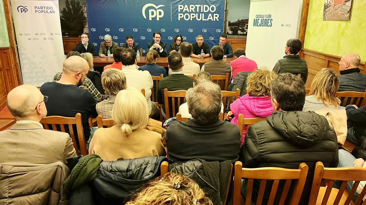 Reuni&oacute;n del Partido Popular en Valencia de Don Juan. Foto: PP.