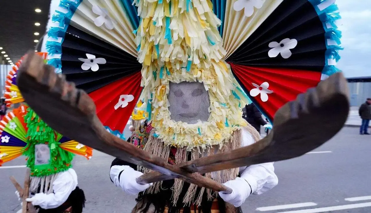 Celebraci&oacute;n del tradicional desfile de antruejos leoneses en la capital. Foto: Campillo.