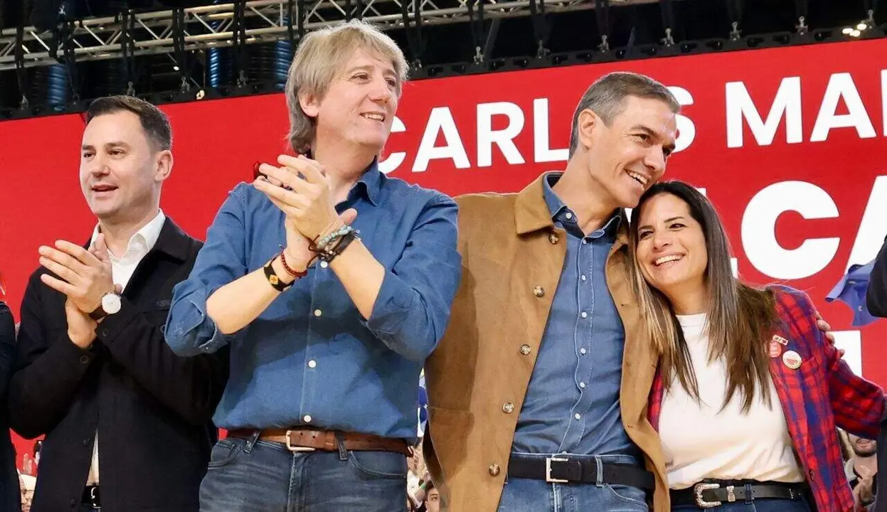 El presidente del Gobierno, Pedro S&aacute;nchez, clausura de las Jornadas del PSOE ''Atr&eacute;vete a construir futuro en Castilla y Le&oacute;n'', junto al secretario general del PSOECyL y candidato a la Presidencia de la Junta, Carlos Mart&iacute;nez