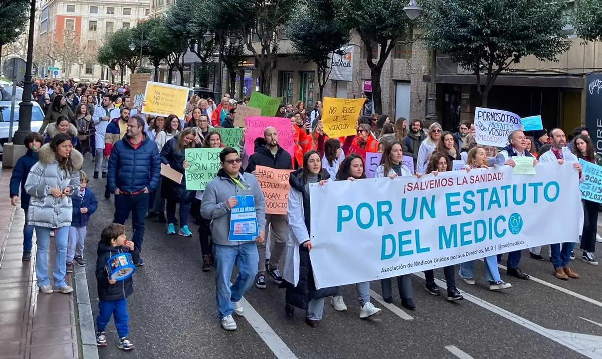 Le&oacute;n acoge una nueva movilizaci&oacute;n de los m&eacute;dicos contra el Estatuto Marco que promueve el Ministerio de Sanidad