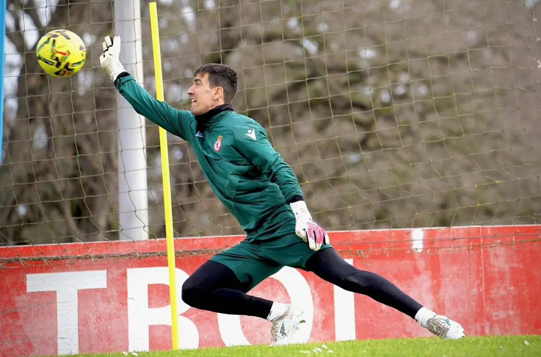 Badia, durante una sesi&oacute;n de entrenamiento de la Cultural.