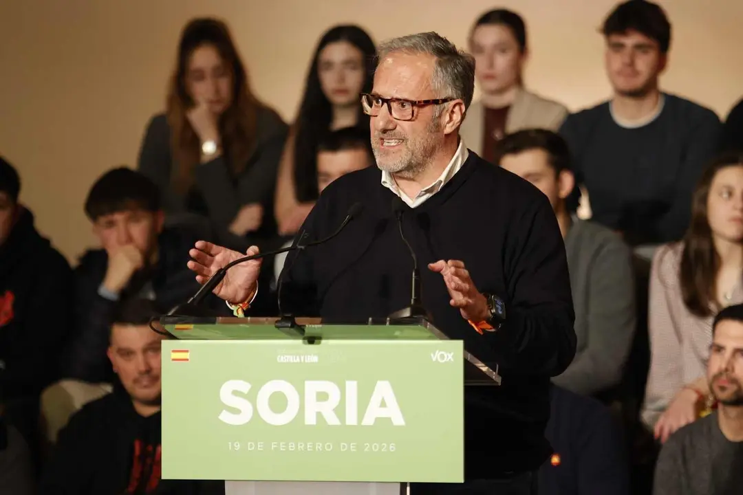 Santiago Abascal acompa&ntilde;a al candidato de Vox a la presidencia de la Junta Carlos Poll&aacute;n