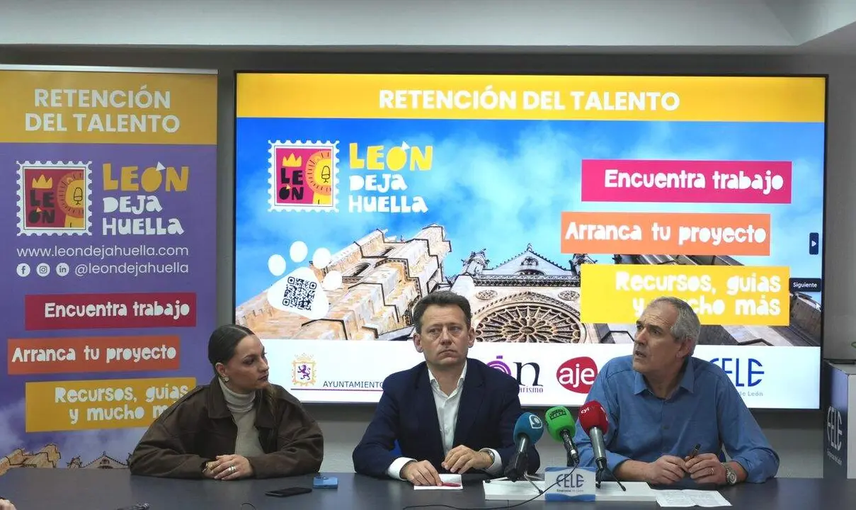 IMG_Le&oacute;n deja huella fele