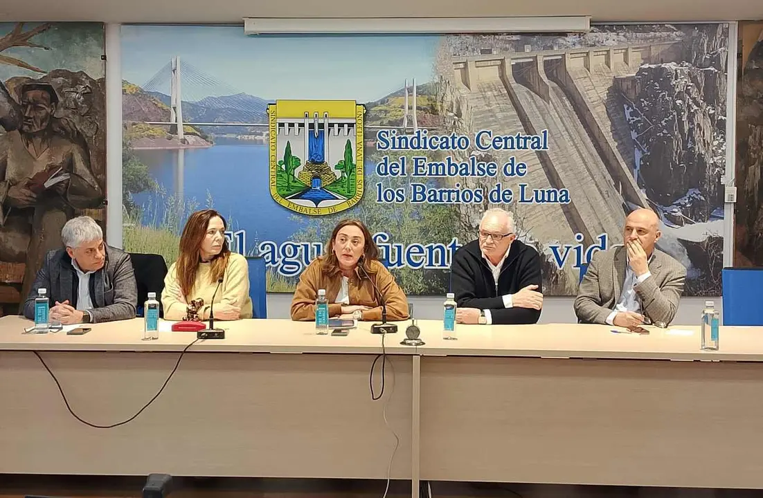 Reuni&oacute;n por parte del PP con las comunidades de regantes.