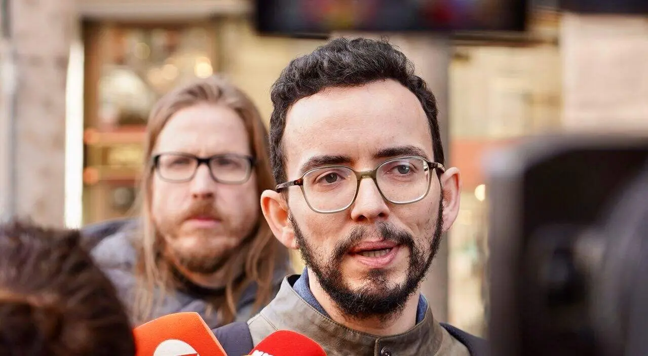 El secretario de Organizaci&oacute;n y portavoz estatal de Podemos, Pablo Fern&aacute;ndez, y el candidato de Podemos-Alianza Verde a la Presidencia de la Junta de Castilla y Le&oacute;n, Miguel &Aacute;ngel Llamas, analizan la actualidad pol&iacute;tica.