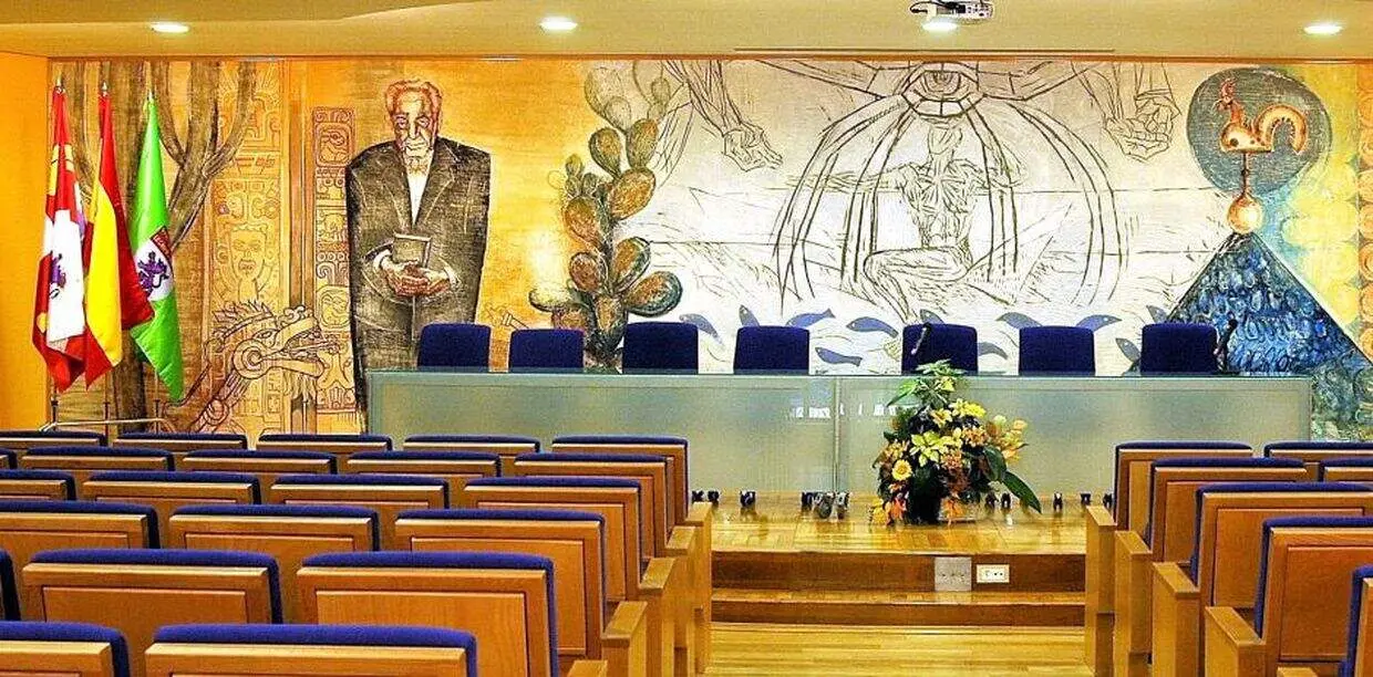 Sala Gord&oacute;n Ord&aacute;s edificio el Alb&eacute;itar