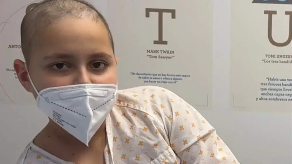 El peque&ntilde;o Adri&aacute;n, en el Hospital de Salamanca.