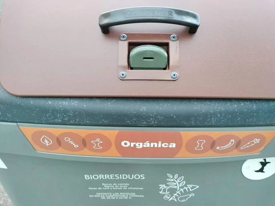 Uno de los nuevos contenedores marrones de Ponferrada.