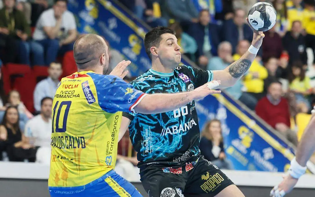 El debut de Luis Puertas en el banquillo del Ademar se salda con victoria leonesa. Foto: JR Rodr&iacute;guez Carpintero.