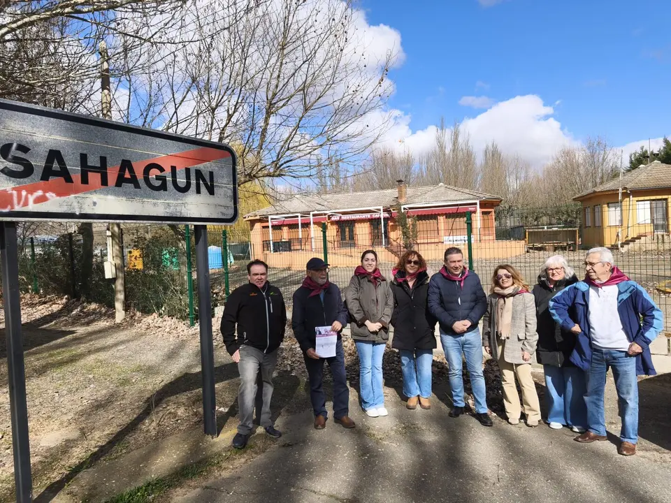 Visita de la candidatura de la UPL a la localidad leonesa de Sahag&uacute;n. Foto: UPL.