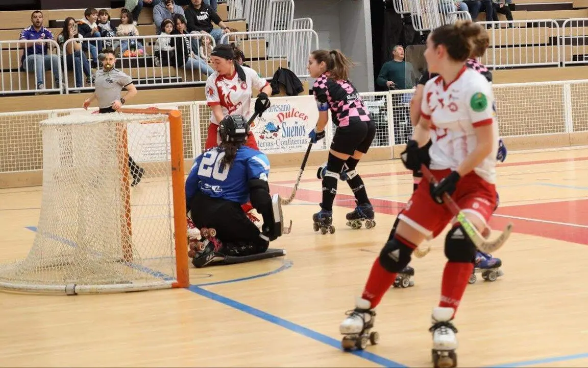 El Bembibre H.C solvent&oacute; satisfactoriamente su enfrentamiento contra Las Rozas tras vencer por 4-1, en un partido dominado de principio a fin por las bercianas. Foto: Mila Garc&iacute;a / BHC