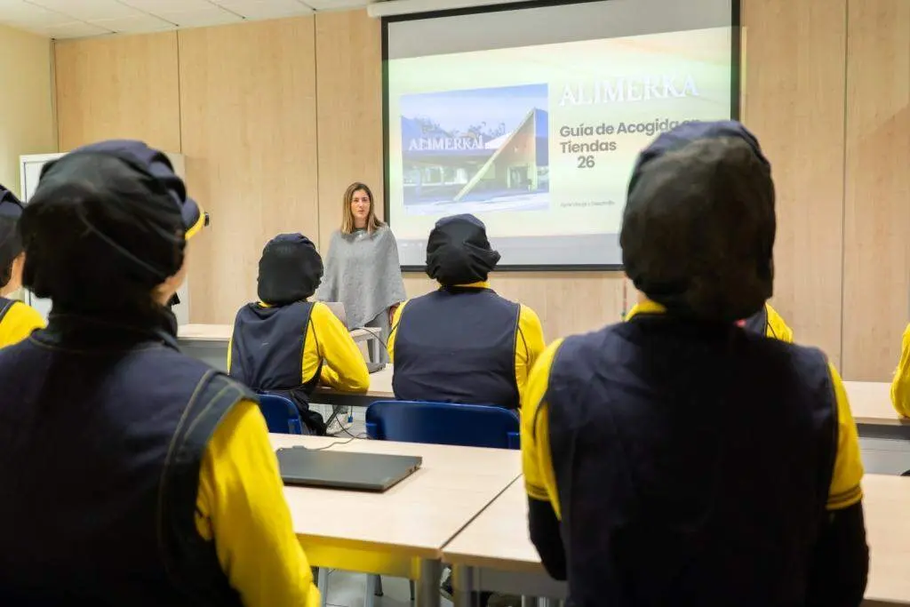 Alimerka ya ha incorporado a  más de  300 profesionales a sus tiendas