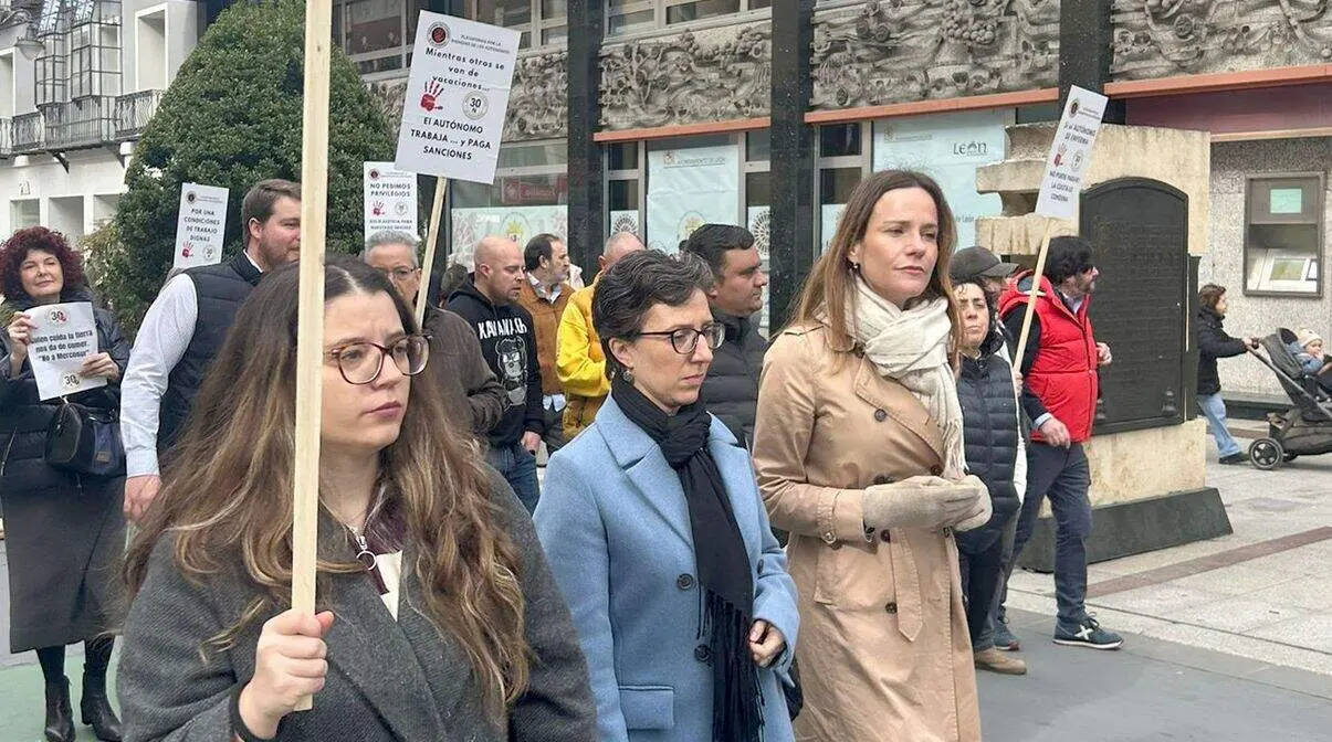 La portavoz de la Agenda Espa&ntilde;a de Vox, Isabel P&eacute;rez, participa en una manifestaci&oacute;n a favor de los aut&oacute;nomos