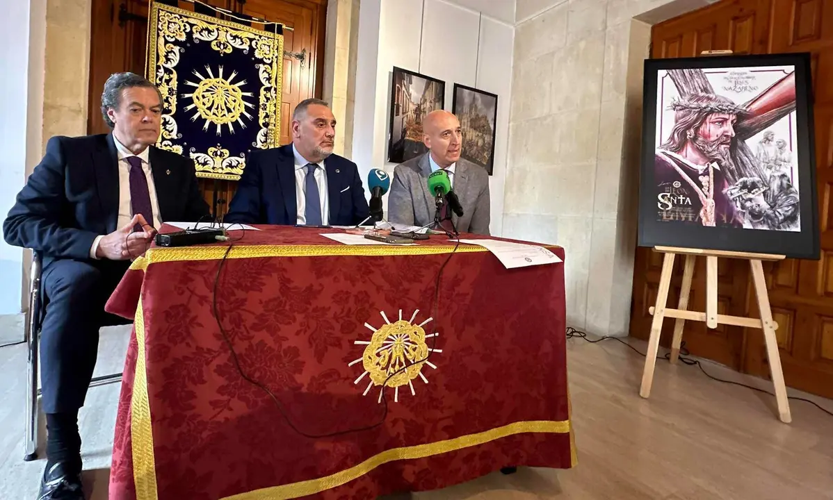 Un instante de la presentaci&oacute;n de los nuevos detalles que acompa&ntilde;an a 'El Encuentro' en la Plaza Mayor. Foto: AytoLe&oacute;n
