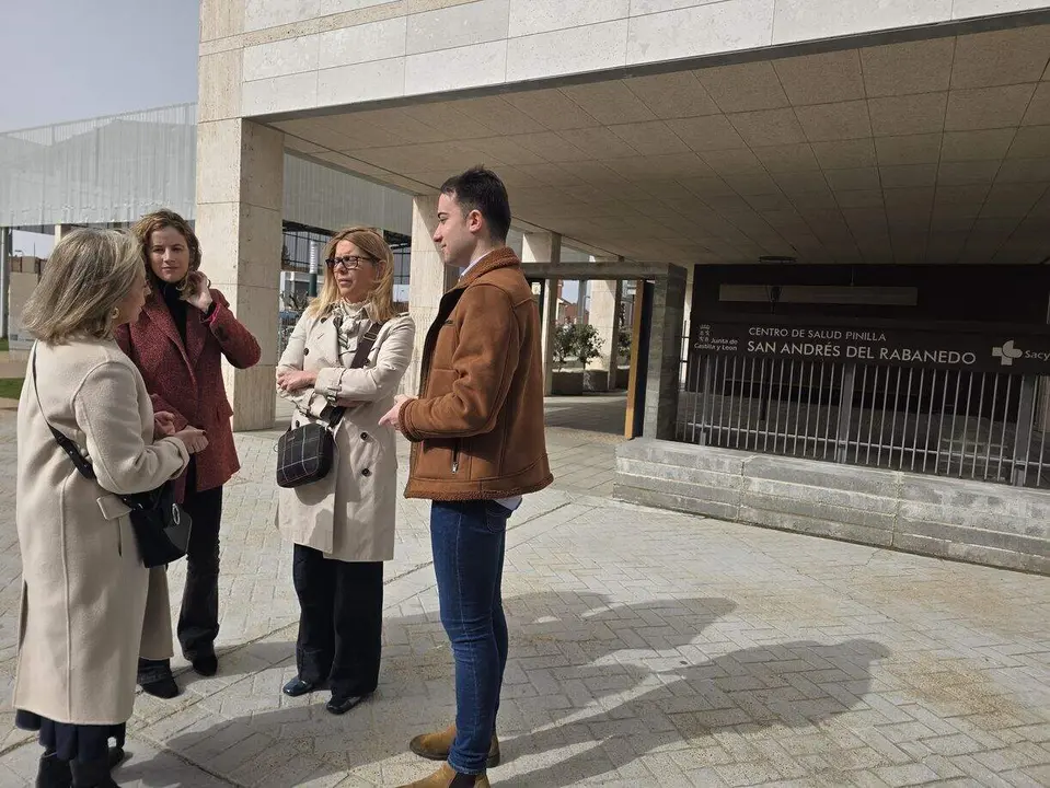 Elena Bollo y el equipo de campa&ntilde;a del PP de Le&oacute;n este mi&eacute;rcoles. Foto: PP.