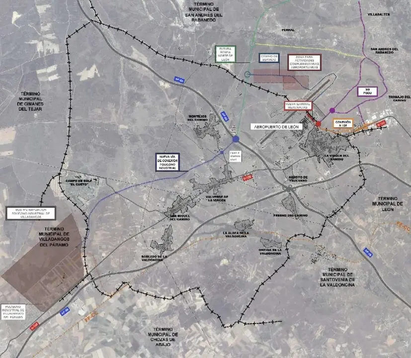 Imagen de los accesos propuestos al Aeropuerto de Le&oacute;n. El primero facilita el acceso de camiones a una posible fuera terminal de carga [marcado en rojo, 17.000 metros]. El segundo descarga de tr&aacute;fico la N-120 y abre "la tan necesaria ronda norte de Le&oacute;n", seg&uacute;n remarca Le&oacute;n Propone.