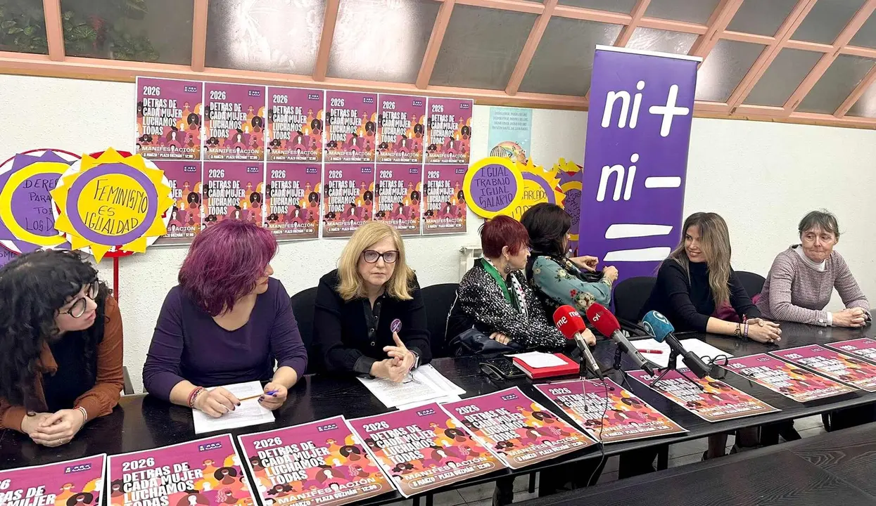 Un instante de la rueda de prensa ofrecida este jueves por las representantes de los diferentes colectivos feministas.