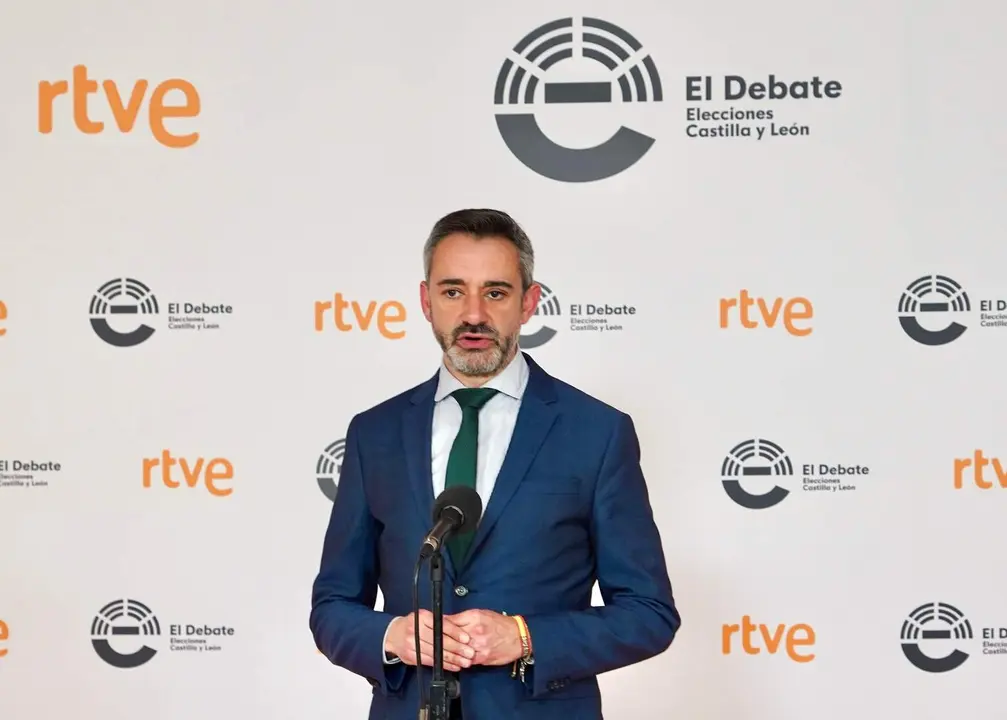 El portavoz parlamentario de Vox David Hierro valora el debate