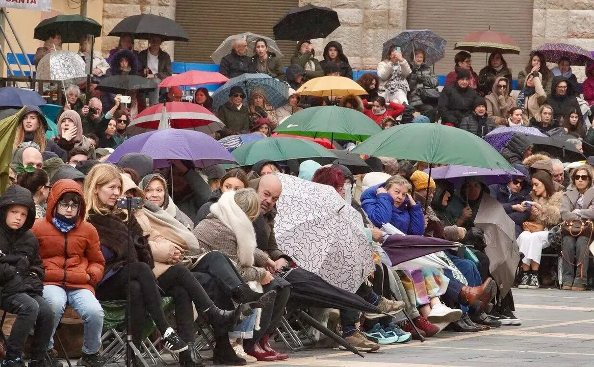 Celebraci&oacute;n del acto de &lsquo;El Encuentro&rsquo; en el transcurso de la Procesi&oacute;n de los Pasos de la Cofrad&iacute;a Dulce Nombre de Jes&uacute;s Nazareno