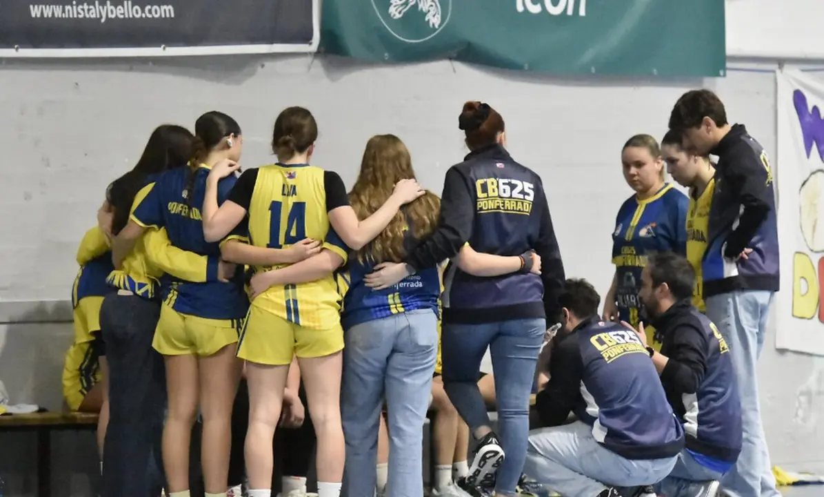 El equipo, durante un tiempo muerto. Foto: Rodo L&oacute;pez