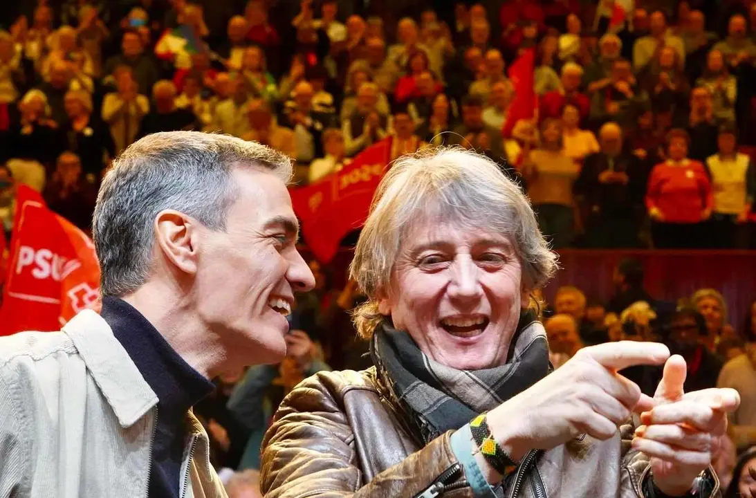 El candidato a la Presidencia de la Junta, Carlos Mart&iacute;nez; y el secretario general del PSOE y presidente del Gobierno, Pedro S&aacute;nchez, en el Palacio de la Audiencia de Soria.