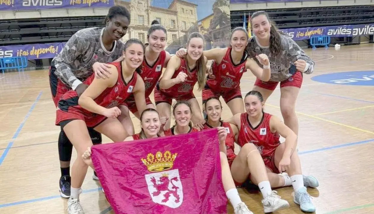 Las jugadoras del BF Le&oacute;n celebran la victoria.
