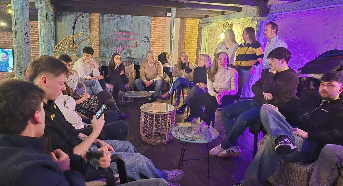 Reuni&oacute;n con j&oacute;venes PP en el SOHO