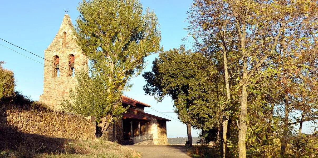 Un-espacio-que-une-a-Vanidodes-y-Benamar&iacute;as-el-cerro-de-la-iglesia-parroquial-de-ambos-pueblos 1