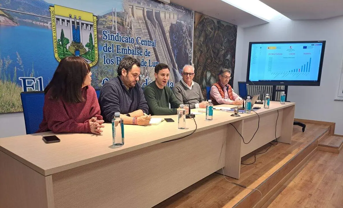 Un momento de la reuni&oacute;n de la candidatura del PSOE con Ferduero. Foto: PSOE.