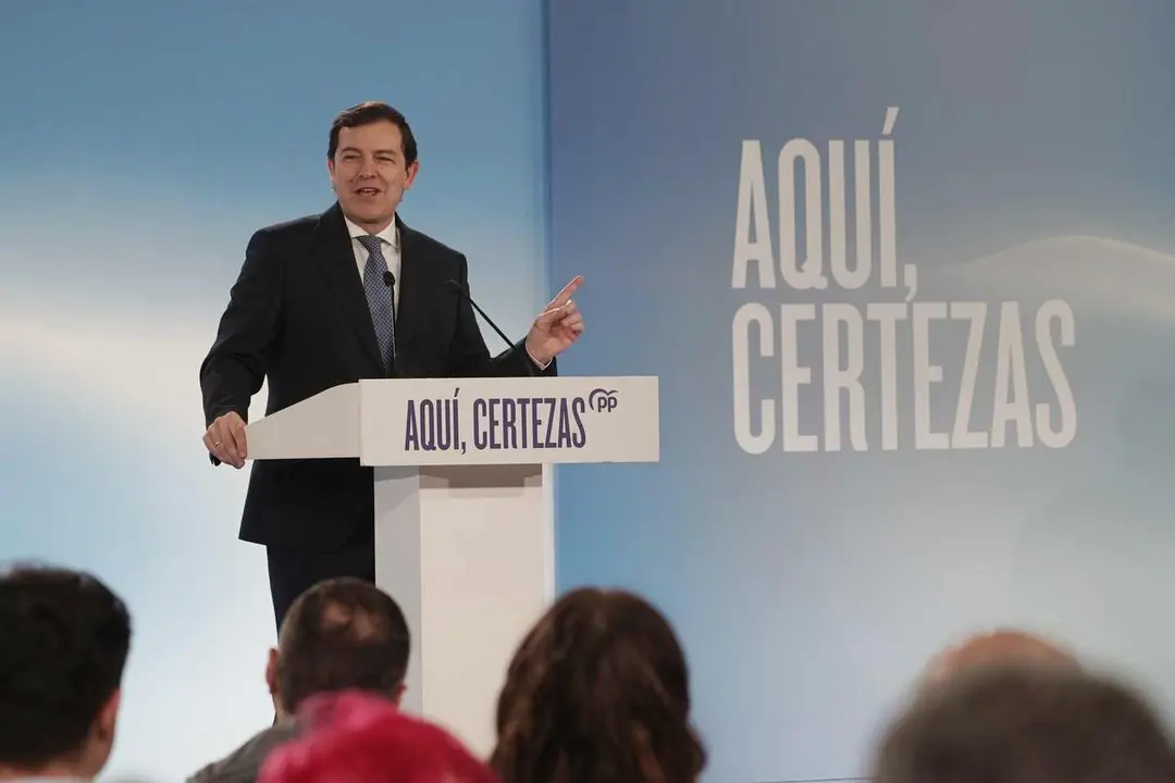 El candidato del Partido Popular de Castilla y Le&oacute;n a la reelecci&oacute;n como presidente de la Junta, Alfonso Fern&aacute;ndez Ma&ntilde;ueco, participa en un acto electoral en Le&oacute;n