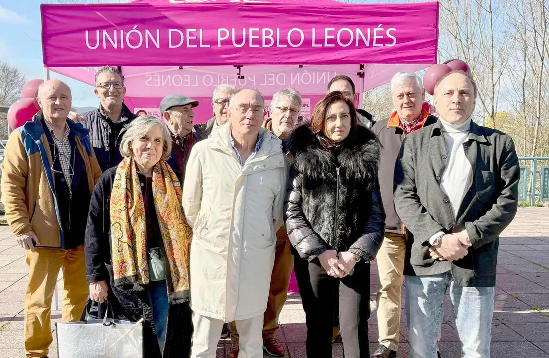 La candidata, Alicia Gallego (UPL), junto a simpatizantes y miembros de la candidatura.