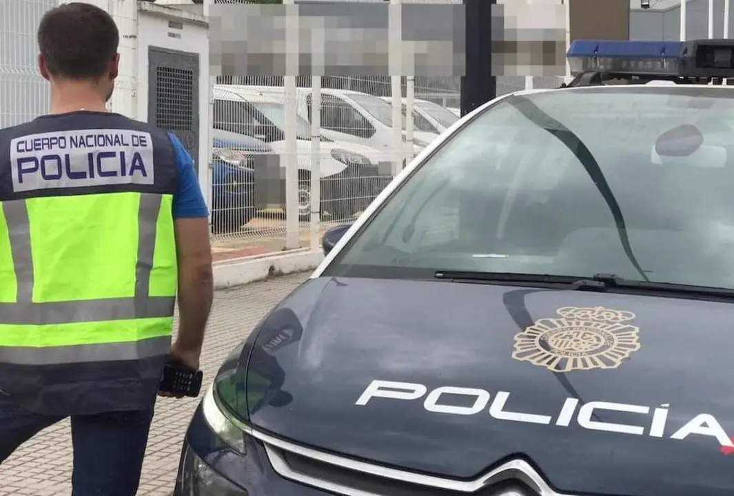 Efectivos de la Polic&iacute;a Judicial de la Polic&iacute;a Nacional durante una investigaci&oacute;n.