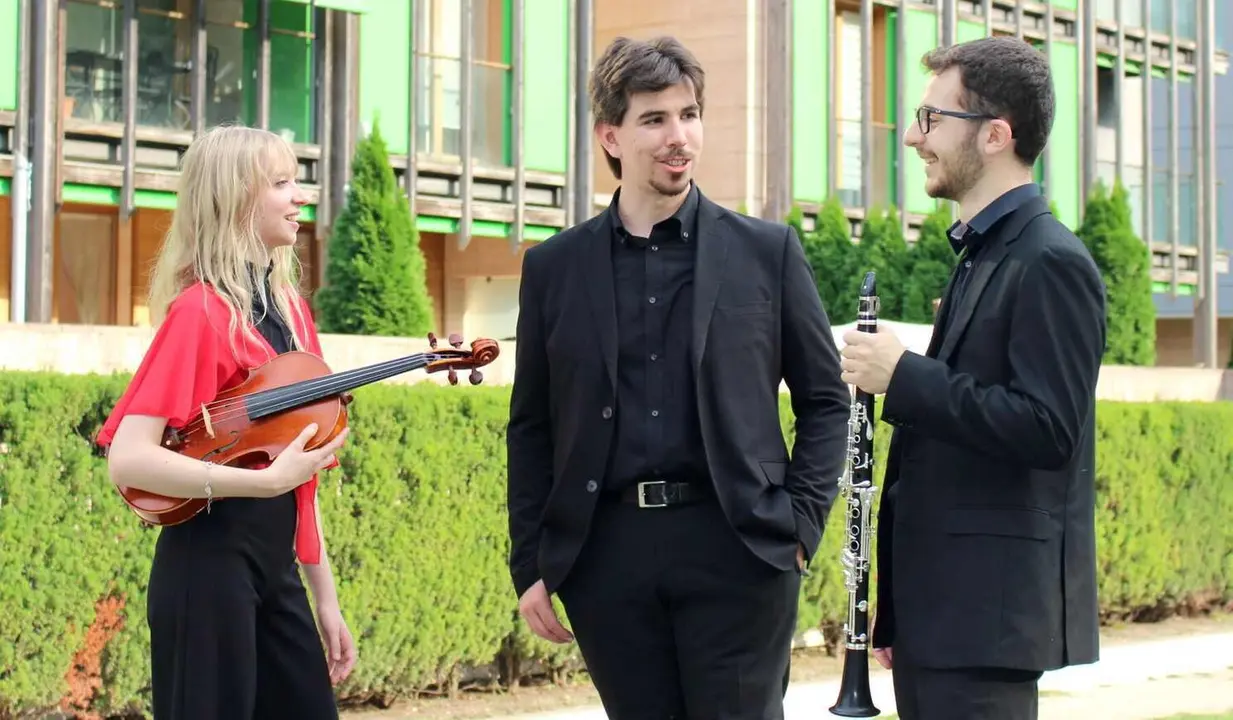 Tr&iacute;o Reinecke formado por Bernardo Bertamini (clarinete), Elena Lorenzoni (viola) y Samuele Masera (piano).