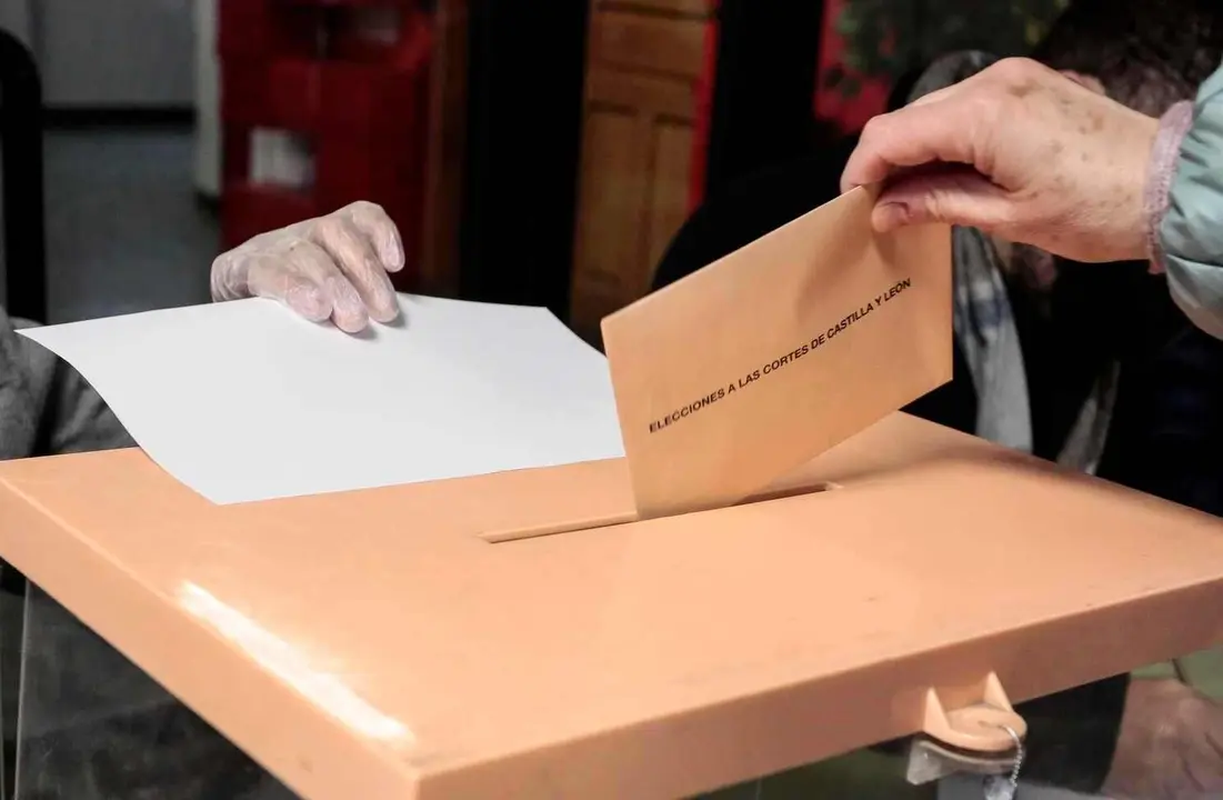 Votaci&oacute;n en la capital leonesa a las Cortes de Castilla y Le&oacute;n durante la pasada cita electoral.