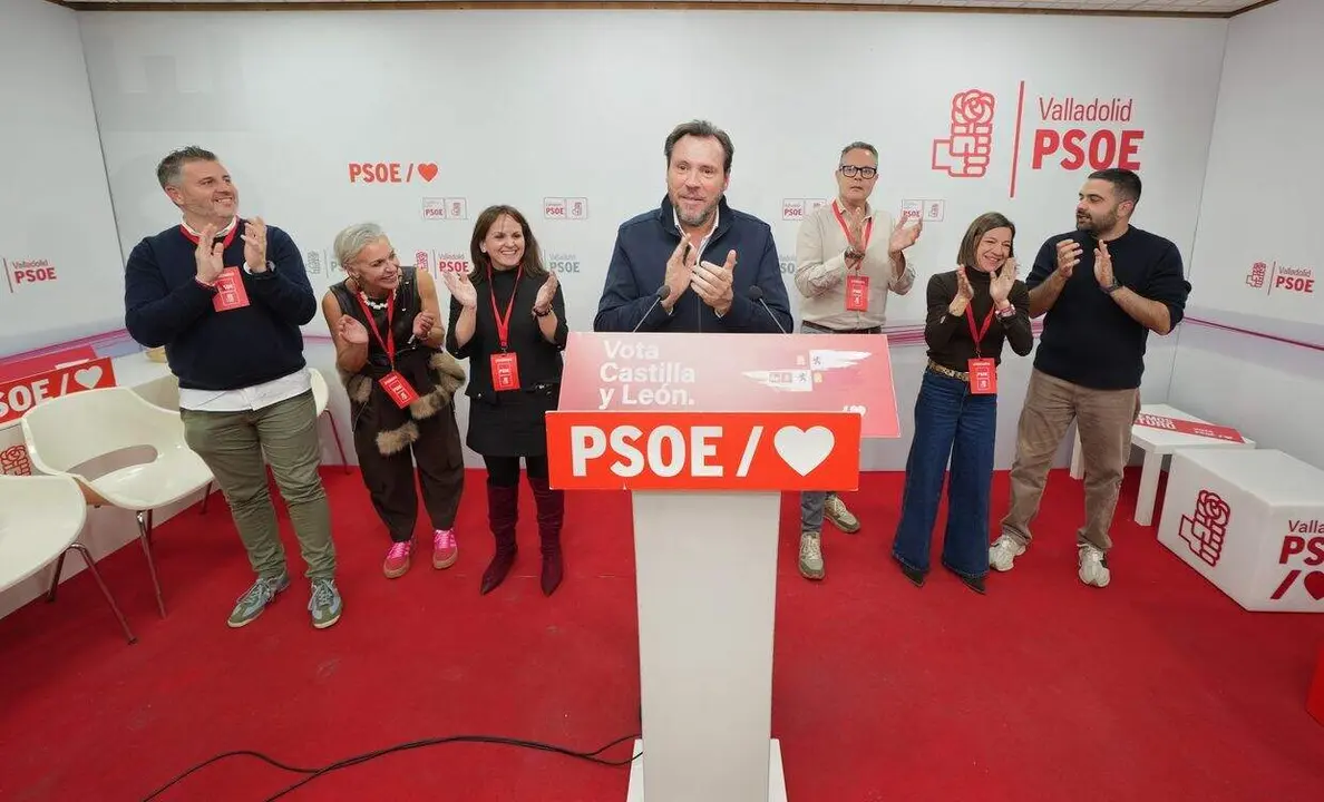 El ministro de Fomento, Oscar  Puente,  hace declaraciones en la sede del PSOE de Valladolid