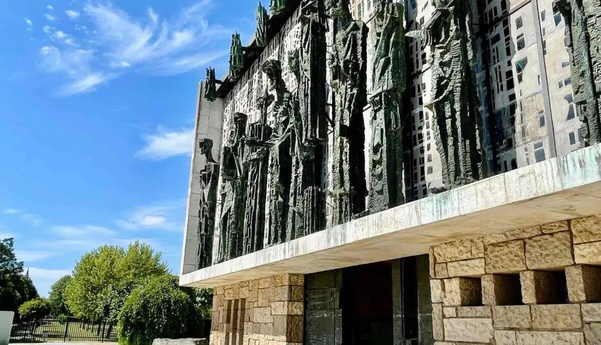 Exterior de la Bas&iacute;lica de la Virgen del Camino.