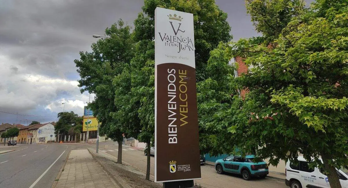 Entrada a la localidad leonesa de Valencia de Don Juan.