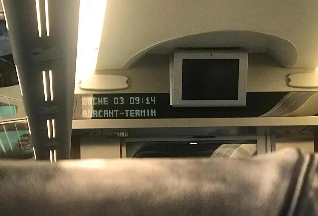 Imagen de uno de los trenes detenidos por fallos en los sistemas de seguridad.